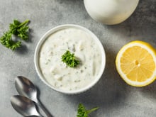 “C’est hyper simple” : le chef Eric Fréchon partage sa recette de sauce tartare !