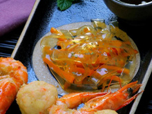 Tagliatelles de bouillon Ariaké, canederli de gambas au bouillon de légumes sur brochette de citronnelle et gambas panées