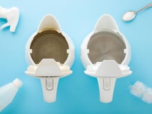 Oubliez le vinaigre blanc : ce produit naturel détartre tout aussi bien sans l'odeur