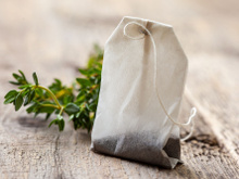 Éloignez facilement les nuisibles de votre jardin avec les restes de cette boisson que l’on a tous dans nos placards !