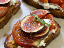 Tartine sucrée-salée figue/chèvre/tomate