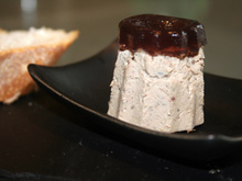 Bouchon de foie de volaille, gelée de cassis