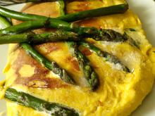Omelette aux pointes d'asperges et au Comté