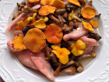 Pintade aux pêches et aux chanterelles