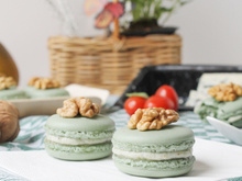 Macarons roquefort Papillon, poire & noix