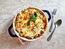 Que cuisiner ce vendredi 3 octobre 2025 ? Un gratin de gnocchi à la bolognaise généreux et ultra cheesy !