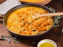 “Je le fais façon automne” : Cyril Lignac propose sa version du risotto à la milanaise avec un ingrédient de saison !