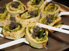 Flammekueche en escargots apéritifs au pesto de roquette et pistaches