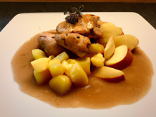 Chapon aux pommes et à la sauce forestière