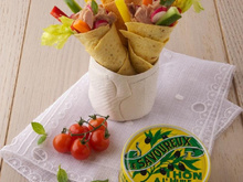 Wraps savoureux de légumes d'été au thon