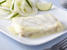Colin au beurre blanc, fenouil et concombre croquants au citron vert, vinaigrette à la vodka