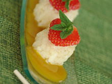 Sushis à la fraise et au coulis de mangue