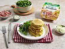Pratique pour un pique-nique, voici notre recette de pancakes salés au jambon et fromage de chèvre qui va plaire à toute la famille