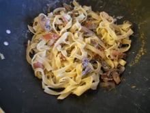 Pâtes au jambon et aux champignons