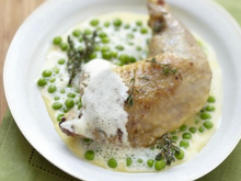 Cuisse de pintade et petits pois au jus de thym mousseux