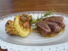 Noisettes d'agneau au petits légumes et son flan aux cèpes