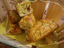 Mini-cake courgettes, fromage de chèvre, tomates confites et féta