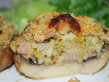 Champignons farçis aux courgettes, jambon et fromage de chèvre