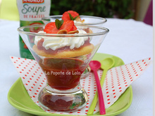 Tartelette rhubarbe suspendue sur soupe de fraises Andros