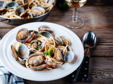 Spaghetti alle vongole : pourquoi ce plat emblématique est en danger de disparition en Italie ?