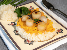 Coquille saint jacques à la bretonne sur son lit de riz pilaf