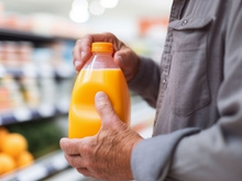 Pourquoi les jus de fruits vendus en supermarché seront bientôt moins sucrés ?