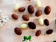 Pâques : cette recette va vous permettre de faire des œufs en chocolat gourmands très facilement et sans moule !