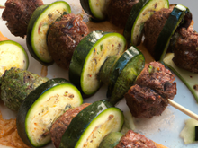 Brochettes de boulettes de bœuf et courgette