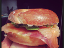 Bagel saumon fumé, concombre et fromage frais