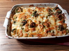 Gratin de saumon aux brocolis sauce fromagère aux fines herbes