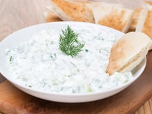 Tzatziki : ce classique de l’apéro est-il vraiment bon pour la santé ?