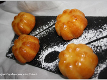 Petits gâteaux moelleux glacés au citron