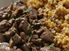 Sauté de bœuf aux cèpes séchés et vin blanc