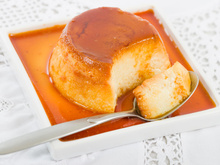 "Un de mes desserts préférés" : ce chef dévoile la recette du flan à la vanille de sa maman pour un retour en enfance assuré