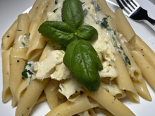 Penne aux 3 fromages et basilic