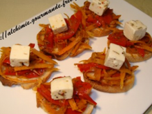 Toasts poivron rouge, carottes et feta
