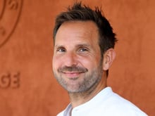 “Voici cette petite recette maison que j’aime beaucoup” : Christophe Michalak partage sa recette de flan au caramel !