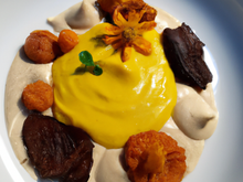 Confit de topinambour, crème et mousse de potimarron, mouillette de jaune doux à la truffe