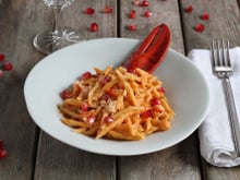 Trofie en sauce bisque de homard, homard et grenade