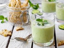 Gaspacho de concombre aux herbes fraîches