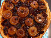 Tarte tatin à l'oignon et aux raisins secs