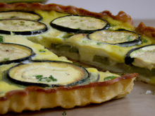 Tarte à la courgette, au chèvre frais et à la moutarde