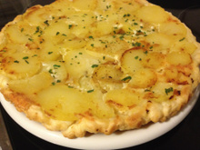 Quiche renversée aux pommes de terre et au Bresse bleu