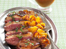 Magret de canard à l'ananas, sauce aigre douce