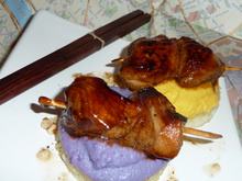 Yakitoris de veau shichimi, galettes de riz aux deux mousselines