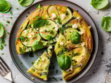 Un reste de courgettes ? Cette recette de frittata est parfaite pour un repas d’été facile et rapide