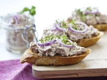 Toasts au thon et St Môret