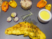 Steak de requin grillé au curcuma et moutarde de concombre