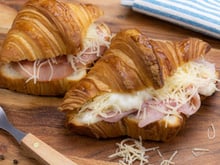 Cette recette de François-Régis Gaudry transforme vos vieux croissants de la veille en un en-cas ultra-gourmand