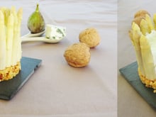 Chartreuse au roquefort & asperges, cœur de figues sur biscuit croustillant